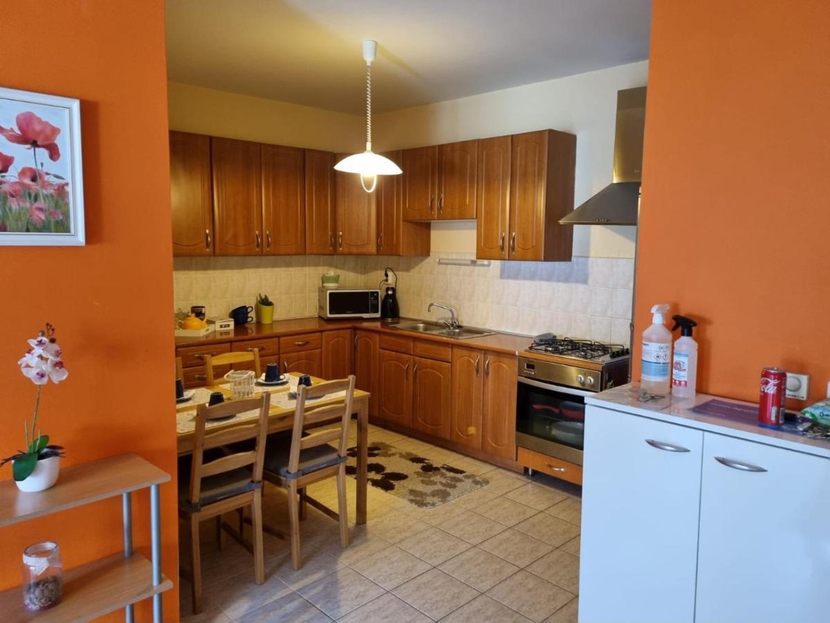 Tudor Apartman แซแก็ด ภายนอก รูปภาพ